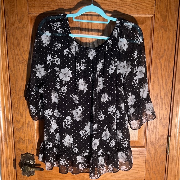 Floral Black and White Women's Top - Picture 1 of 4